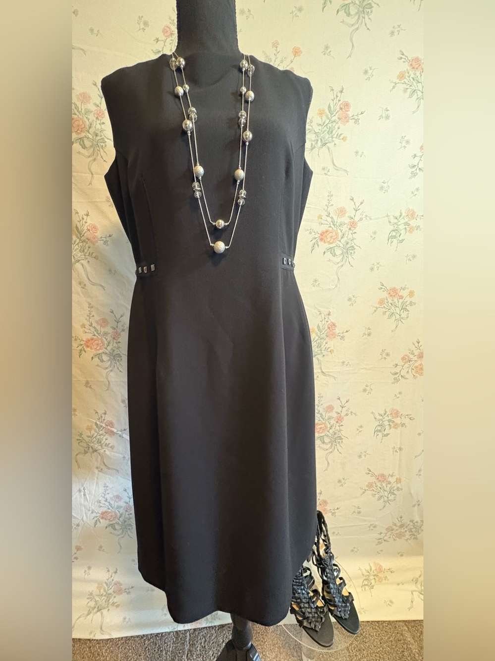 Tahari Black Sleeveless Midi Sheath Dress